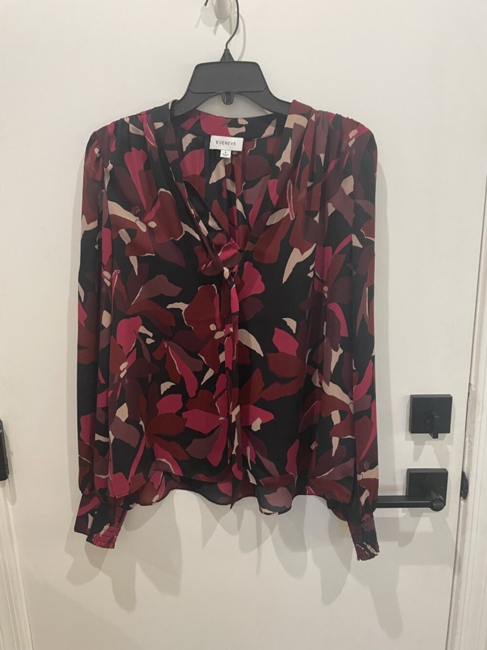 Evereve tie neck pop over blouse - Size Large - Retail $88 - Colorful!